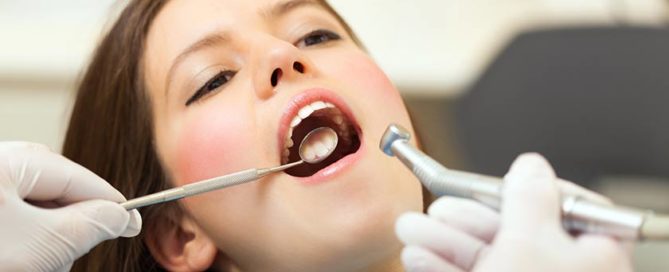 Diş eksikliğinde implant mı protez mi